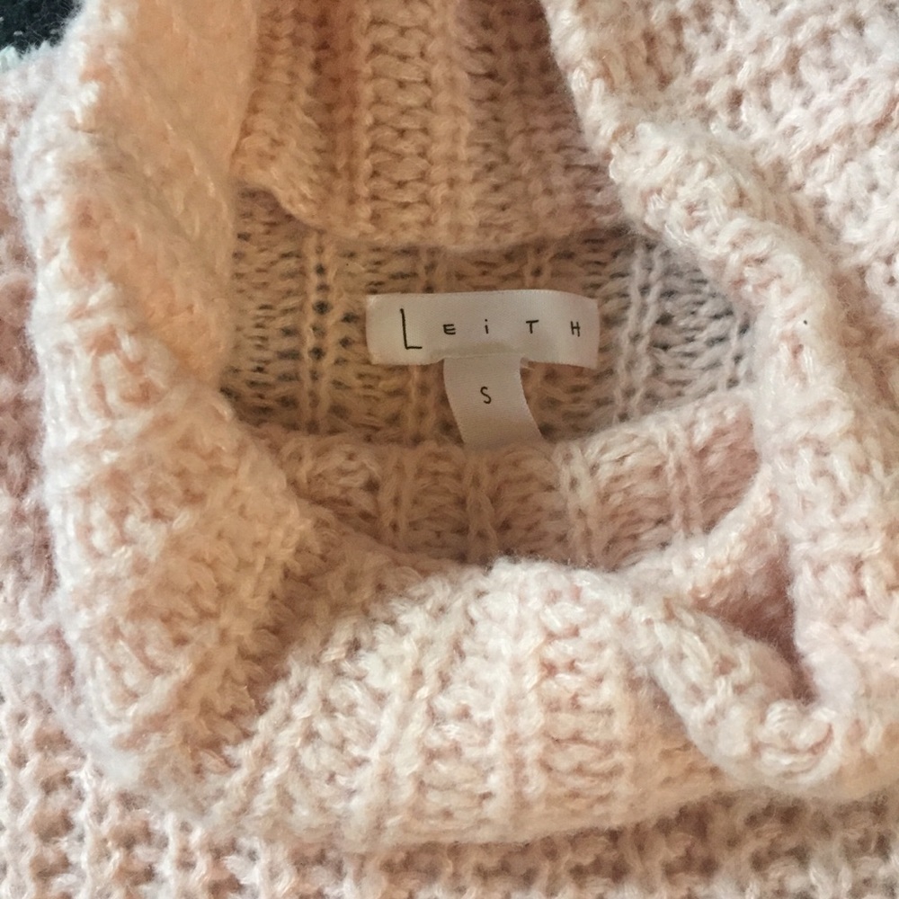 Cozy cropped oversized pink Leith sweater